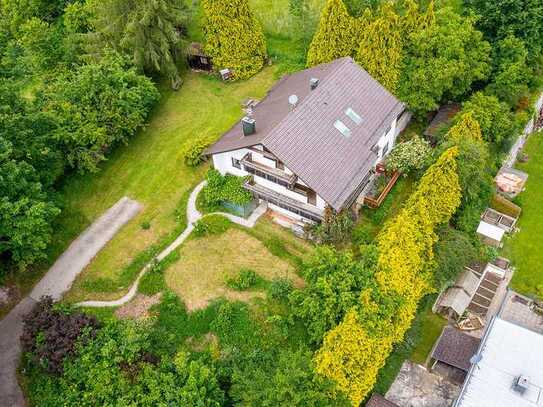 Zweifamilienhaus im Landhausstil auf atemberaubendem Grundstück