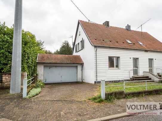 STORCHENPLATZ - sanierungsbedürftige Doppelhaushälfte mit Garten & Garage!