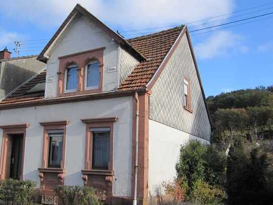 Mittelbrunn - Sanierungsbedürftiges Einfamilienhaus