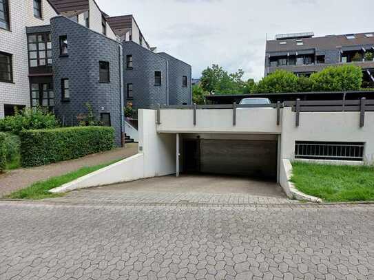 Tiefgaragenplatz in geschützter Anlage zu vermieten