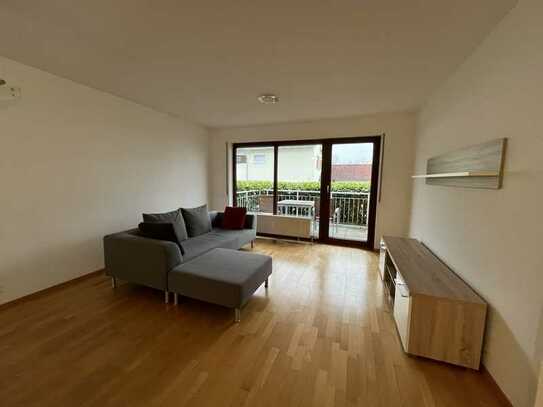 Helle und schöne 2-Zimmer-Wohnung mit Balkon und Einbauküche in Stuttgart