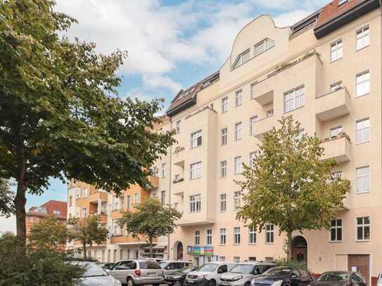 Sonnendurchflutete großzügige 3-Zimmer-Wohnung mit Balkon und Parkblick von privat