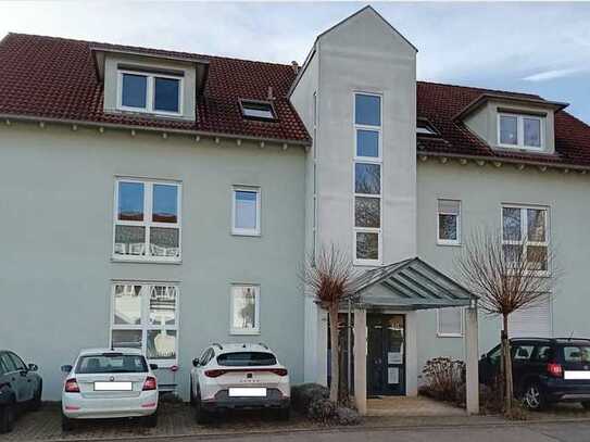 Freundliche 4-Zimmer-Penthouse-Wohnung mit gehobener Innenausstattung mit EBK in Rottenburg