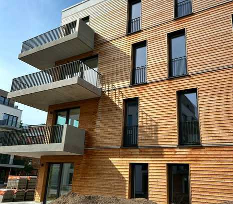 ERSTBEZUG Neubau Wohnung mit zwei Zimmern sowie Balkon und Einbauküche in Berlin