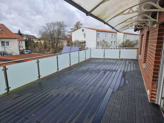 Schöne 4 Zimmer Wohnung mit großer Dachterrasse