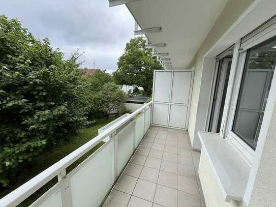 Helle 1 ZKB-Wohnung mit sonnigem Balkon