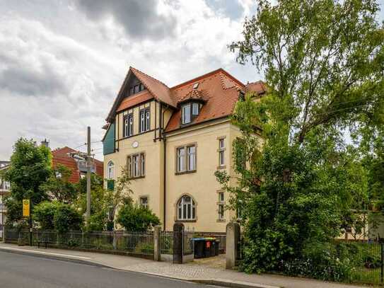 Zauberhafte Mansardgeschosswohnung mit Dielenböden