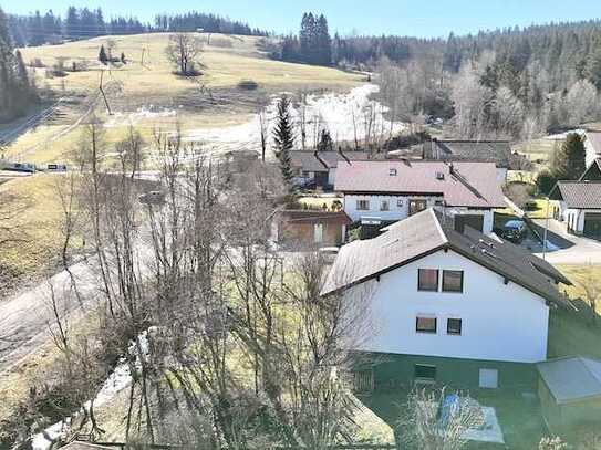 Traumhaftes Zweifamilienhaus in idyllischer Lage von Weitnau
