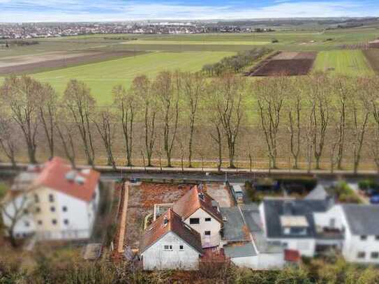 Großzügiges Grundstück | 2 Bestandsgebäude | Neubebauung möglich