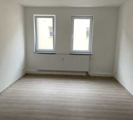 HELLE WOHNUNG + ERSTBEZUG