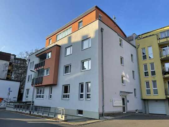 Stilvolle, geräumige und neuwertige 3.5 Zimmer-Penthouse-Wohnung mit Terasse und Einbauküche in Jena