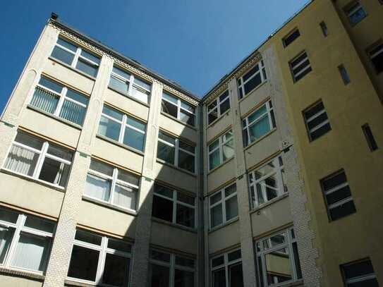 HOCHWERTIGE SONNIGE BÜROFLÄCHE - ALTBAU IN KREUZBERG AM VIKTORIAPARK -