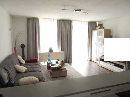2-ZIMMER-WOHNUNG MIT KÜCHENZEILE UND BALKON IM ERDGESCHOSS