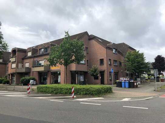 Attraktive Dachgeschosswohnung mit großem Balkon im Herzen von Meerbusch Lank-Latum