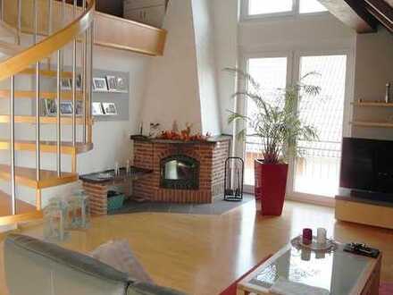 - neu renovierte 3,5 Zimmer-Maisonettewohnung - , großer Sonnenbalkon – 2 Stellplätze