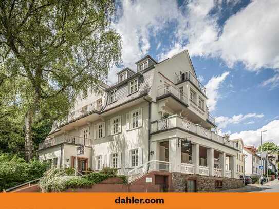 Sechs-Zimmer-Wohnung in schönem Stilaltbau im Herzen von Falkenstein