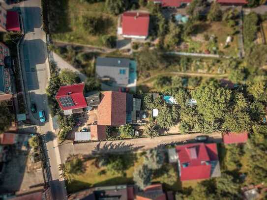 Einfamilienhaus mit geräumiger Scheune und weitläufigem Garten