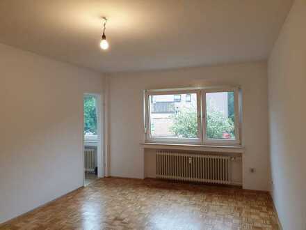 Provisionsfreie, vollständig renovierte 1-Zimmer-Hochparterre-Wohnung mit Einbauküche in Oberhausen