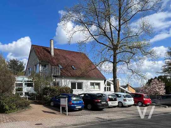 Gepflegtes Wohn-/Geschäftshaus mit ausreichend Parkmöglichkeiten in Ensheim