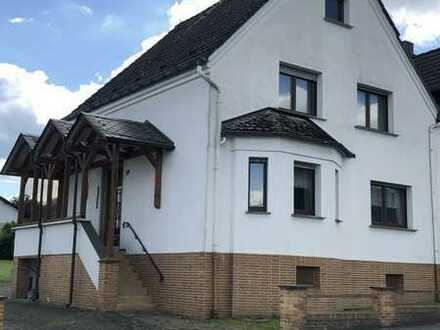 Haus mit weiterem Baugrundstück in Roth-Oettershagen