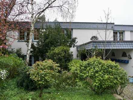 Komponistenviertel: Haus mit Garten