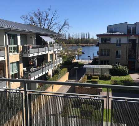 2 Zimmer auf Halb- Insel Stralau mit tollem Wasser-blick und Balkon