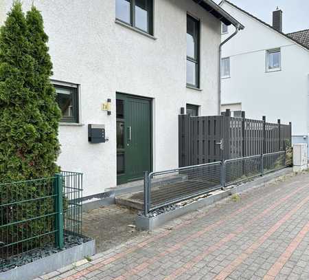 Doppelhaushälfte mit 146qm Wohnfläche, ausgebautem Dachgeschoss, Terrasse und Stellplatz -