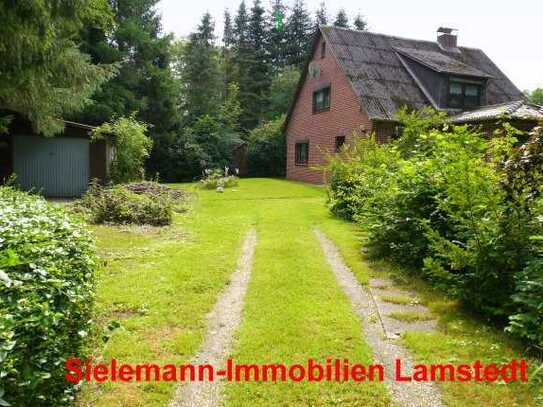 Massives Wohnhaus unweit der Elbe, ruhige Lage, viel Entfaltungsmöglichkeiten