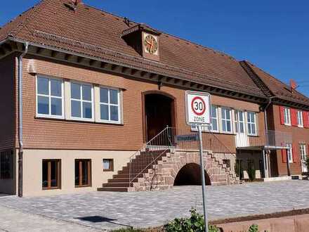 Wunderschöne 2 Zimmerwohnung in denkmalgeschützem Schulhaus in Liebelsberg