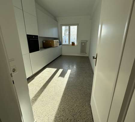 Erstbezug nach Sanierung - exklusive 3,5-Zimmer-Wohnung im 30er Jahre Altbau