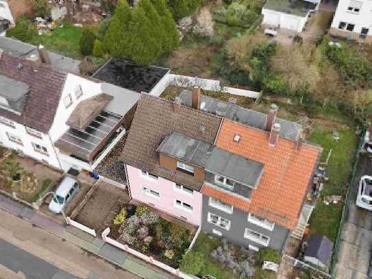 +++Zentrum: Gepflegtes Zwei- bis Dreifamilienhaus mit Südausrichtung. Garage und Garten in bevorz...