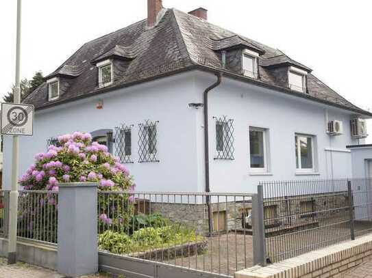Freistehendes Einfamilienhaus mit großen Garten in Oberursel/Ts.