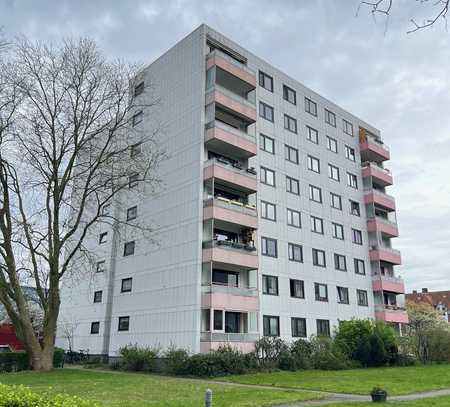 Döhren: Helle 1-Zimmer-Wohnung mit Balkon und Einbauküche