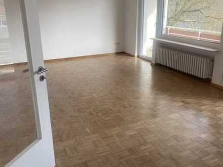 Vollständig renovierte 3-Raum-Wohnung mit Balkon und Einbauküche in Warburg