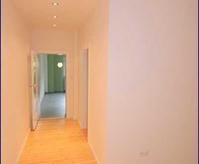 Sanierte Wohnung - inkl. Küche & Stellplatz im Hof - von privat