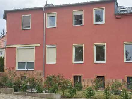 Individuelle 3-Zimmer-Wohnung mit Balkon und Einbauküche in Dresden Naußlitz