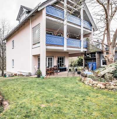 Modernisiertes und großflächiges Zweifamilienhaus in Störnstein!