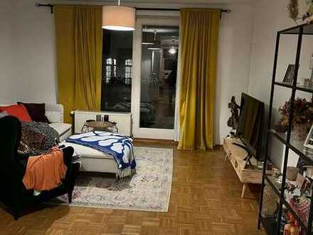 Geschmackvolle 2-Raum-Wohnung mit Balkon und EBK in Düsseldorf