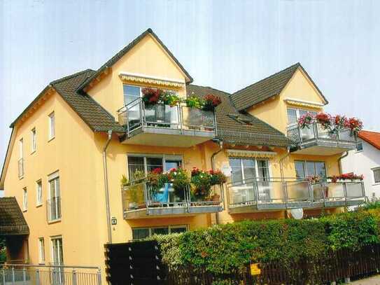 Sehr Schöne Sonnige 2-Zimmer-Dachgeschosswohnung mit geh. Innenausstattung mit EBK in Halle (Saale)