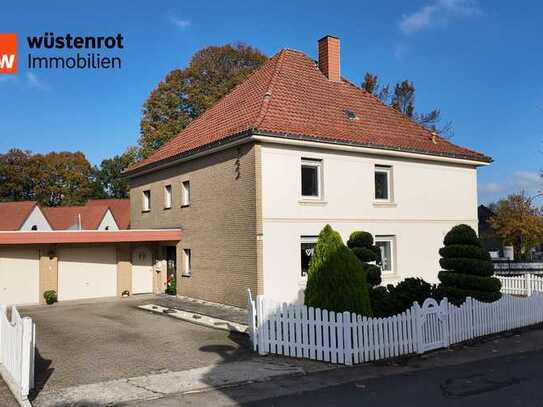 Zweifamilienhaus mit großem Gartenhaus in Lage-Hörste