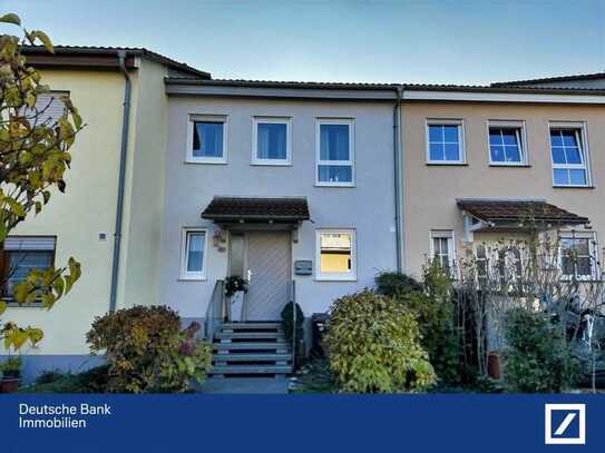 Familientraum mit Aussicht: Lichtdurchflutetes Reihenmittelhaus in Toplage