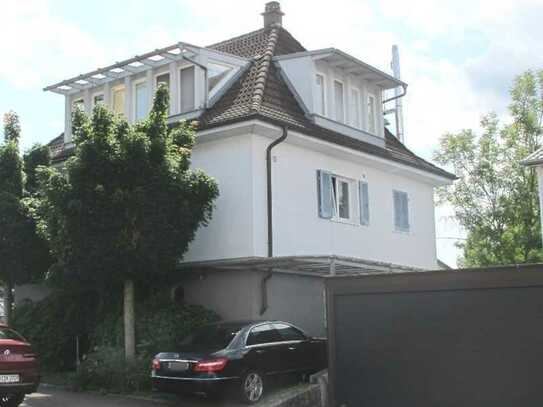 Außergewöhnliche Maisonette Wohnung mit parkähnlichem Garten