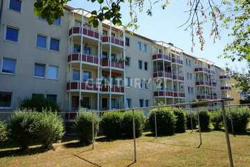 Erdgeschoss Zwei Zimmer Wohnung im Blumenviertel mit Balkon