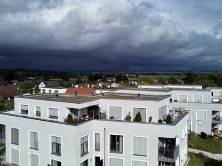 Ruhige Penthouse-Wohnung mit großer Terrasse und Blick ins Grüne (Solar möglich)