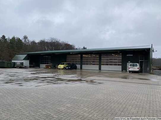 Isolierte Halle Werkstatt für LKWs, Bus und Landtechnik mit TÜV-Station