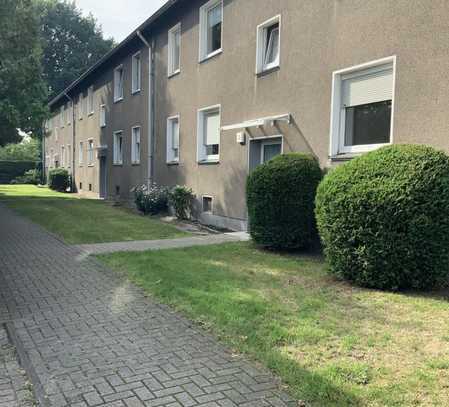 Renovierte Erdgeschosswohnung mit Wannenbad in ruhiger Wohnsiedlung