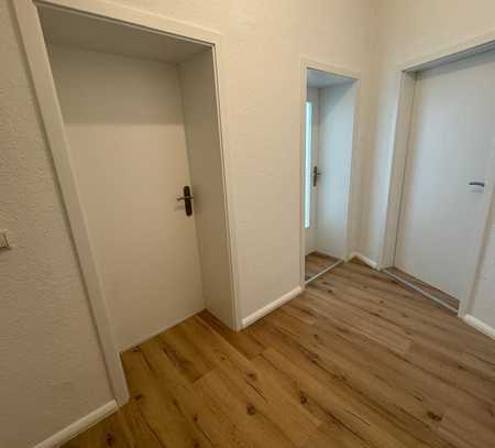 Tolle 3-Raum Wohnung neu saniert mit großem Garten