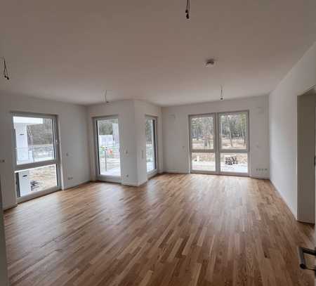 Neuwertige Wohnung mit drei Zimmern und Balkon in Berlin