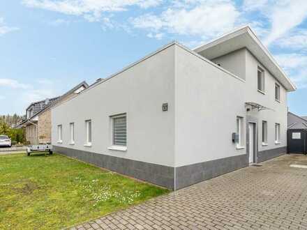 Moderne Doppelhaushälfte mit Dachterrasse in begehrter Lage