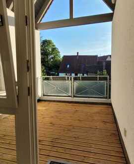 Helle u. große 3,5 Zi.-Whg., gr. Südwest-Balkon, 1 Tiefgaragenstellpl., EBK
